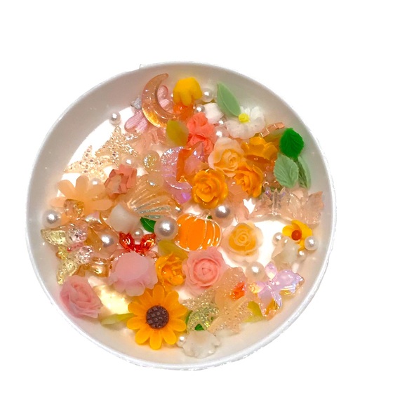 π Orange Yellow Fall Resin Nail Charm 50pc Mixed Pieces - Picture 4 of 4
